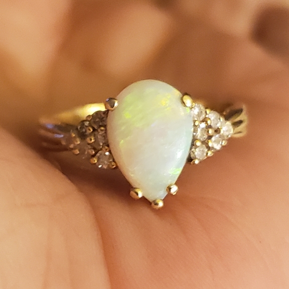Jewelry - Pear shaped opal/diamond ring